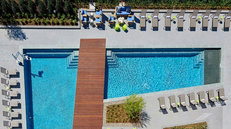 The Stella Hotel, Autograph Collection Pool