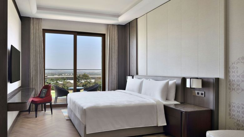 <b>JW Marriott Bengaluru Prestige Golfshire Room</b>. Images powered by <a href="https://www.leonardoworldwide.com/" title="Leonardo Worldwide" target="_blank">Leonardo</a>.