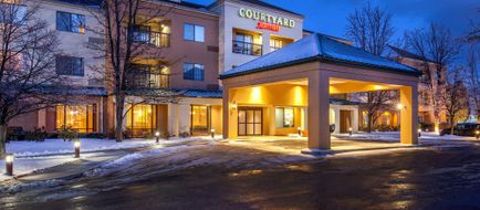 Courtyard Hartford Manchester Exterior