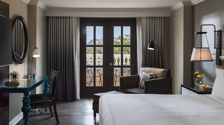 <b>The Lindy Renaissance Charleston Hotel Room</b>. Images powered by <a href="https://www.leonardoworldwide.com/" title="Leonardo Worldwide" target="_blank">Leonardo</a>.