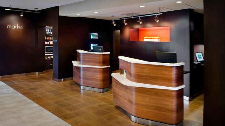 Courtyard by Marriott Hartford Windsor Lobby