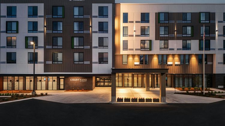 Courtyard Cleveland Marriott Exterior