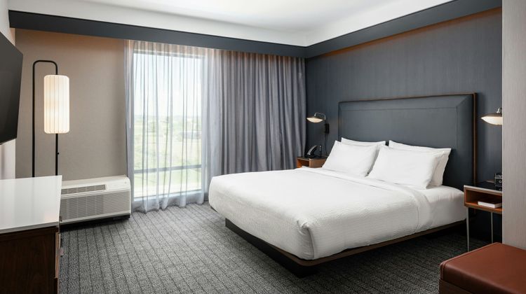 Courtyard Cleveland Marriott Suite
