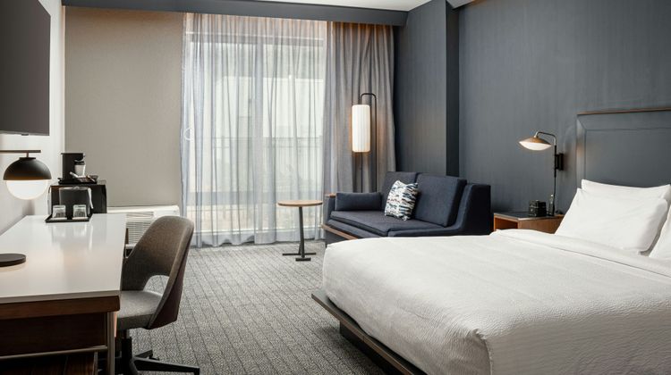 Courtyard Cleveland Marriott Room