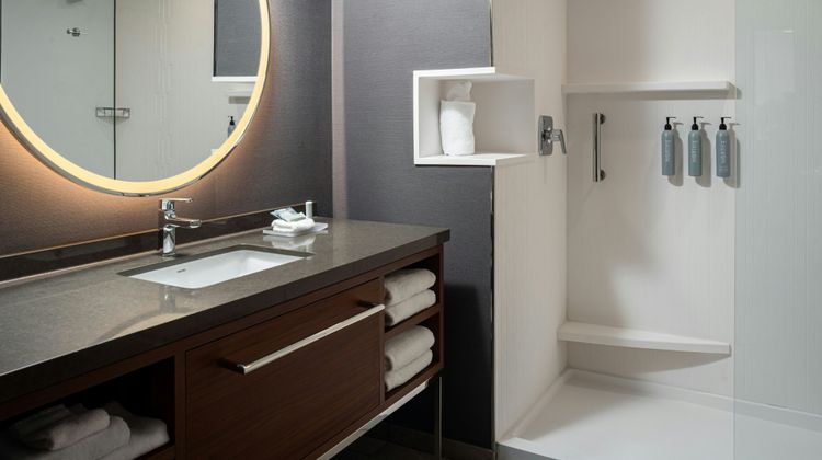 Courtyard Cleveland Marriott Room