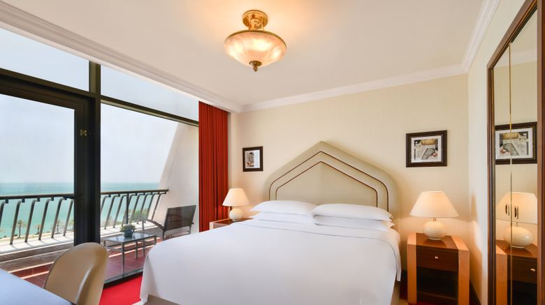 <b>Sheraton Grand Doha Resort & Conv Hotel Suite</b>. Images powered by <a href="https://www.leonardoworldwide.com/" title="Leonardo Worldwide" target="_blank">Leonardo</a>.