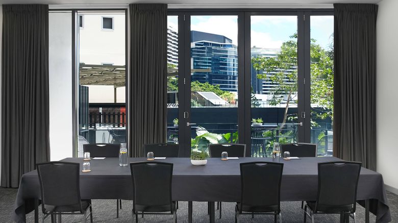 <b>Courtyard Brisbane South Bank Meeting</b>. Images powered by <a href="https://www.leonardoworldwide.com/" title="Leonardo Worldwide" target="_blank">Leonardo</a>.