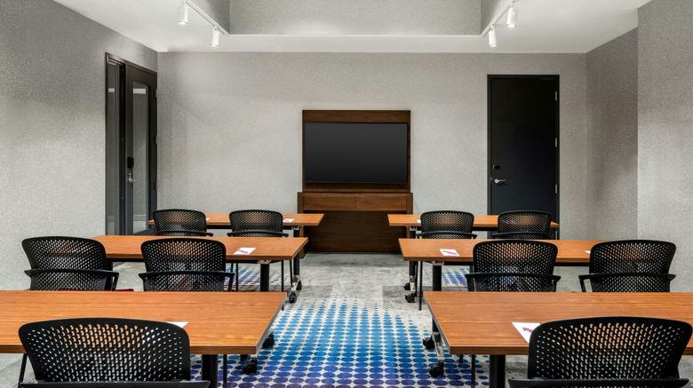 <b>Aloft Chicago Schaumburg Meeting</b>. Images powered by <a href="https://www.leonardoworldwide.com/" title="Leonardo Worldwide" target="_blank">Leonardo</a>.