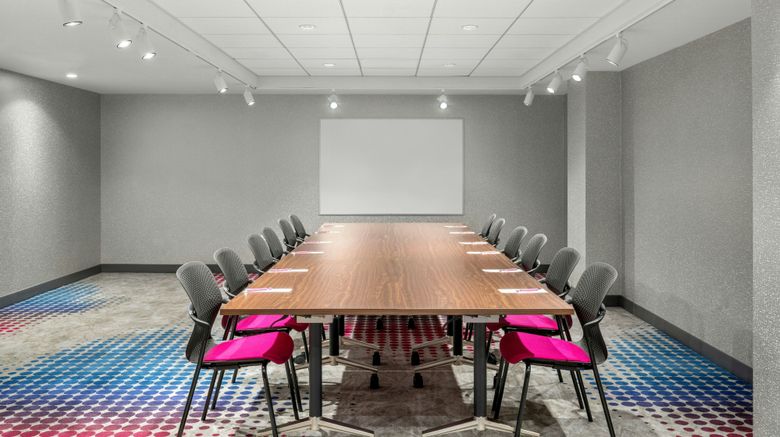 <b>Aloft Chicago Schaumburg Meeting</b>. Images powered by <a href="https://www.leonardoworldwide.com/" title="Leonardo Worldwide" target="_blank">Leonardo</a>.