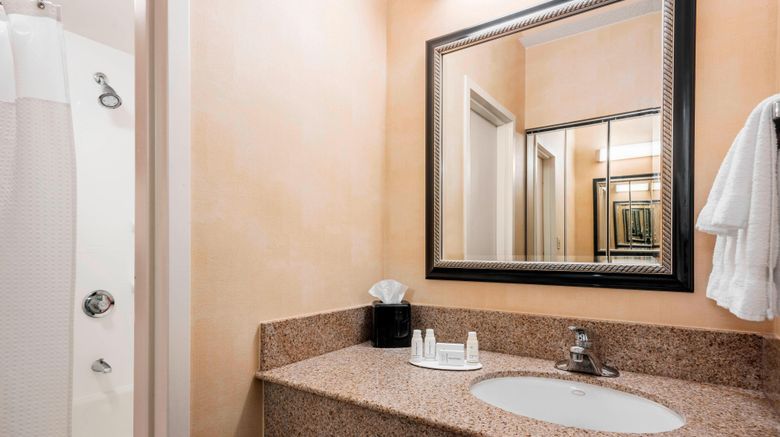 <b>Courtyard by Marriott Chicago O'Hare Room</b>. Images powered by <a href="https://www.leonardoworldwide.com/" title="Leonardo Worldwide" target="_blank">Leonardo</a>.