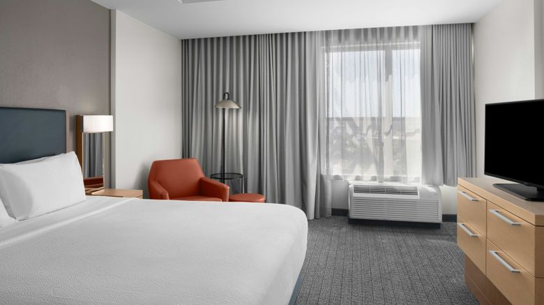<b>Courtyard by Marriott Charleston Room</b>. Images powered by <a href="https://www.leonardoworldwide.com/" title="Leonardo Worldwide" target="_blank">Leonardo</a>.