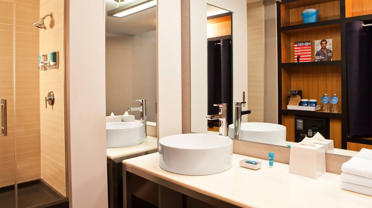 Aloft Chicago Downtown River North Room