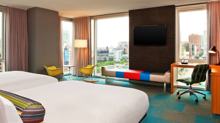 Aloft Chicago Downtown River North Room