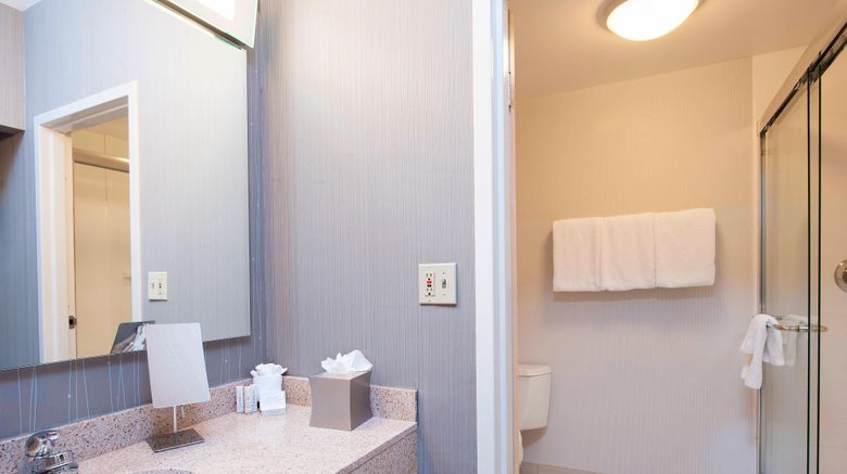 <b>Courtyard Chicago Glenview/Northbrook Room</b>. Images powered by <a href="https://www.leonardoworldwide.com/" title="Leonardo Worldwide" target="_blank">Leonardo</a>.
