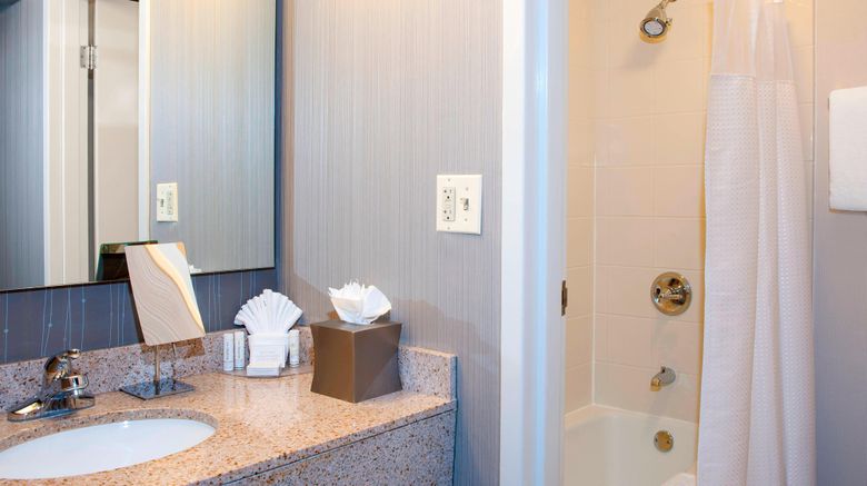<b>Courtyard Chicago Glenview/Northbrook Room</b>. Images powered by <a href="https://www.leonardoworldwide.com/" title="Leonardo Worldwide" target="_blank">Leonardo</a>.