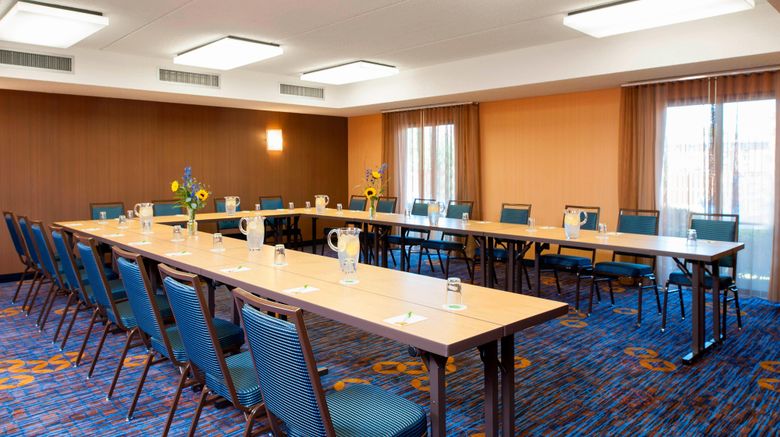 <b>Courtyard Chicago Glenview/Northbrook Meeting</b>. Images powered by <a href="https://www.leonardoworldwide.com/" title="Leonardo Worldwide" target="_blank">Leonardo</a>.