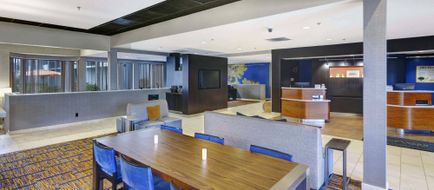 Courtyard Chicago Glenview/Northbrook Lobby