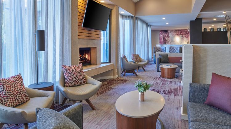 Courtyard by Marriott Detroit Warren Lobby