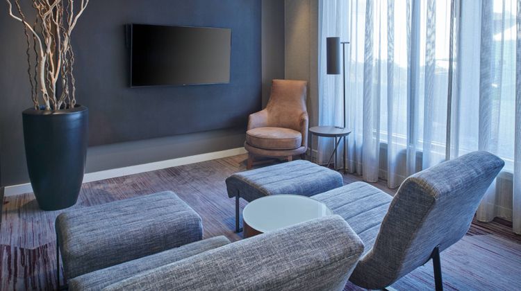 Courtyard by Marriott Detroit Warren Lobby