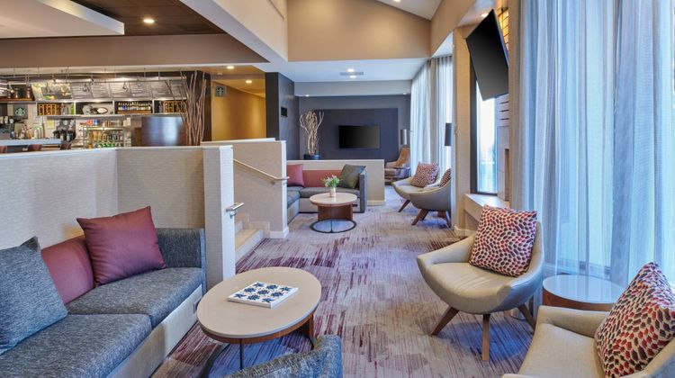 Courtyard by Marriott Detroit Warren Lobby