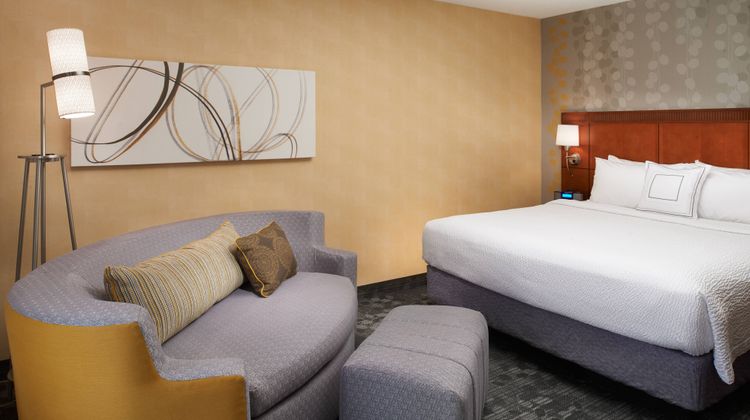 Courtyard by Marriott Detroit Warren Room
