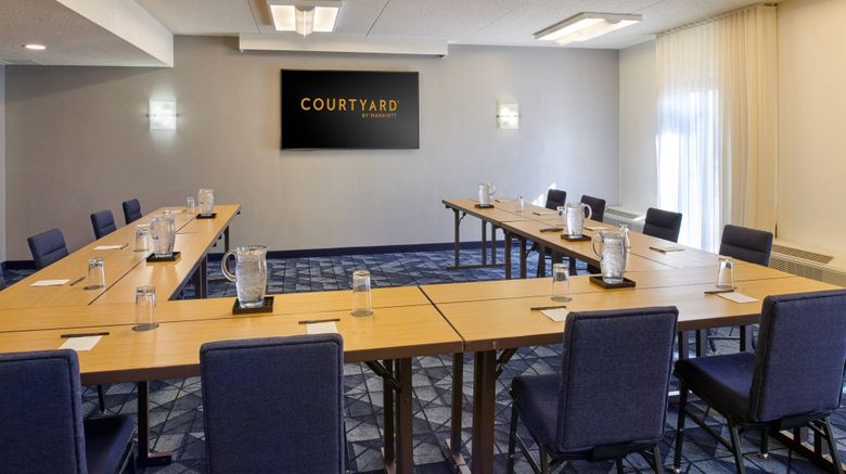 <b>Courtyard Chicago Lincolnshire Meeting</b>. Images powered by <a href="https://www.leonardoworldwide.com/" title="Leonardo Worldwide" target="_blank">Leonardo</a>.