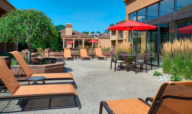 Courtyard by Marriott Detroit Warren Exterior