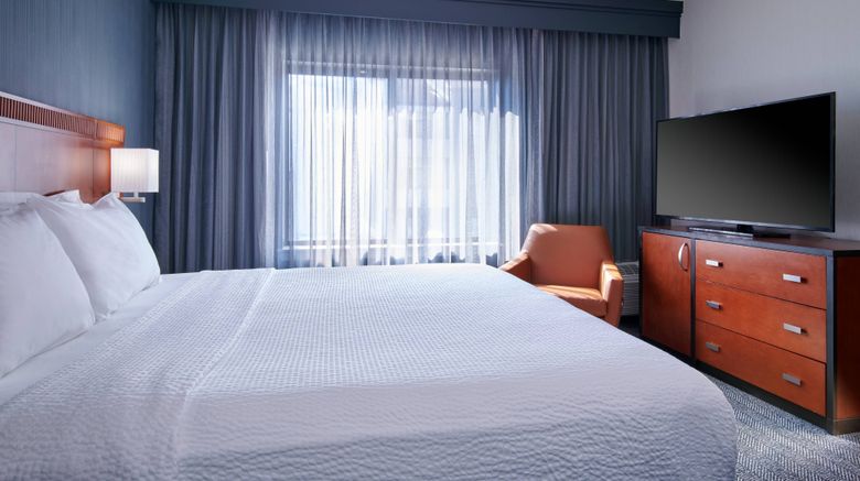 <b>Courtyard Chicago Lincolnshire Room</b>. Images powered by <a href="https://www.leonardoworldwide.com/" title="Leonardo Worldwide" target="_blank">Leonardo</a>.