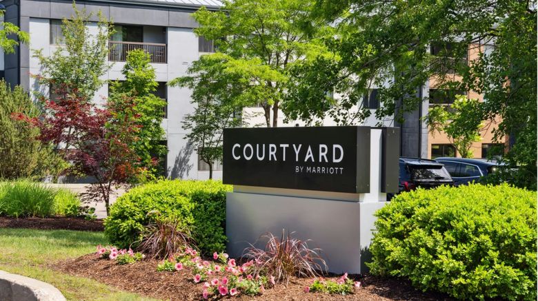 Courtyard Burlington Williston Marriott Exterior. Images powered by <a href="https://www.leonardoworldwide.com" target="_blank" rel="noopener">Leonardo</a>.