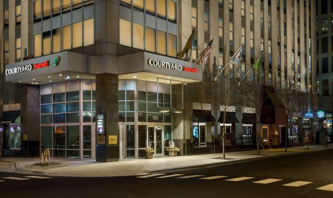 Courtyard Magnificent Mile Exterior