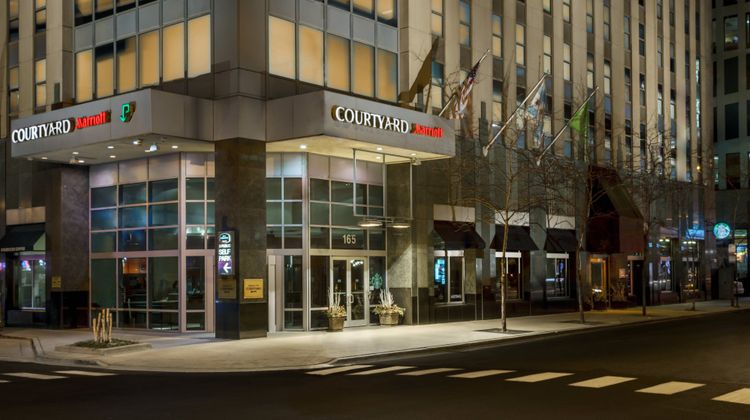 Courtyard Magnificent Mile Exterior