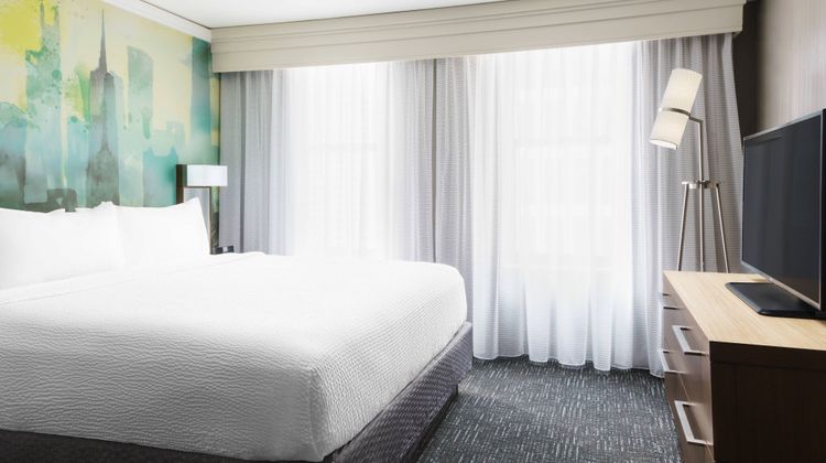 Courtyard Magnificent Mile Suite
