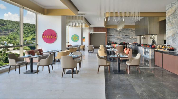Courtyard By Marriott Navi Mumbai Restaurant