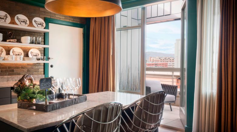 <b>Elizabeth Hotel, Autograph Collection Suite</b>. Images powered by <a href="https://www.leonardoworldwide.com/" title="Leonardo Worldwide" target="_blank">Leonardo</a>.