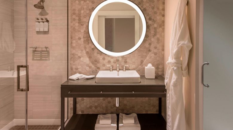 <b>Elizabeth Hotel, Autograph Collection Suite</b>. Images powered by <a href="https://www.leonardoworldwide.com/" title="Leonardo Worldwide" target="_blank">Leonardo</a>.