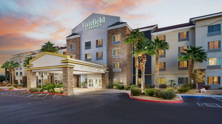 Fairfield Inn & Suites Stadium Area Exterior