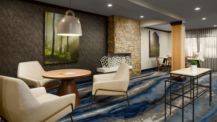 Fairfield Inn & Suites Stadium Area Lobby
