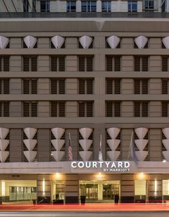 Courtyard Chicago Downtown/River North