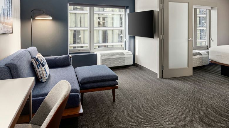 <b>Courtyard Chicago Downtown/River North Suite</b>. Images powered by <a href="https://www.leonardoworldwide.com/" title="Leonardo Worldwide" target="_blank">Leonardo</a>.