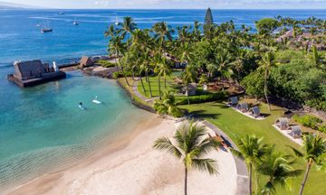 Courtyard King Kamehameha's Kona Beach