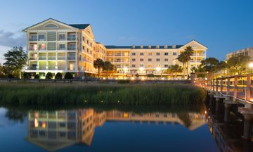 Courtyard Charleston Waterfront