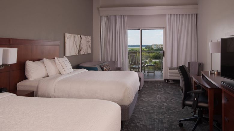 <b>Courtyard Charleston Waterfront Room</b>. Images powered by <a href="https://www.leonardoworldwide.com/" title="Leonardo Worldwide" target="_blank">Leonardo</a>.