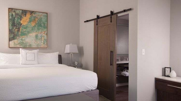 Courtyard Charleston Waterfront Suite