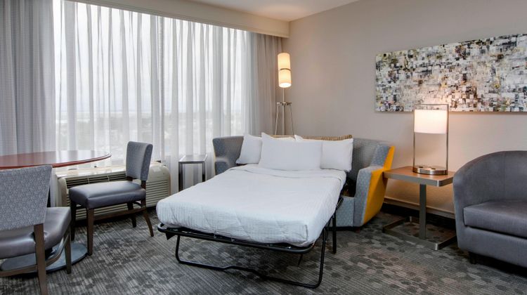 Courtyard Boston Logan Airport Suite