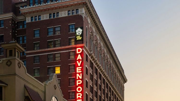 The Historic Davenport, Autograph Coll. Exterior