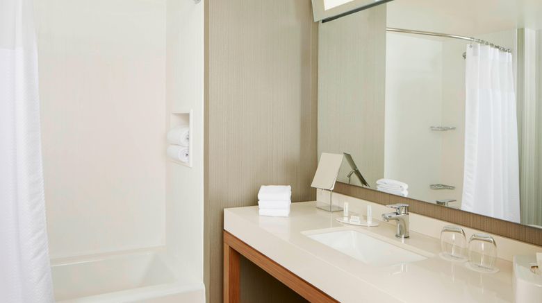 <b>Courtyard by Marriott Lake George Room</b>. Images powered by <a href="https://www.leonardoworldwide.com/" title="Leonardo Worldwide" target="_blank">Leonardo</a>.