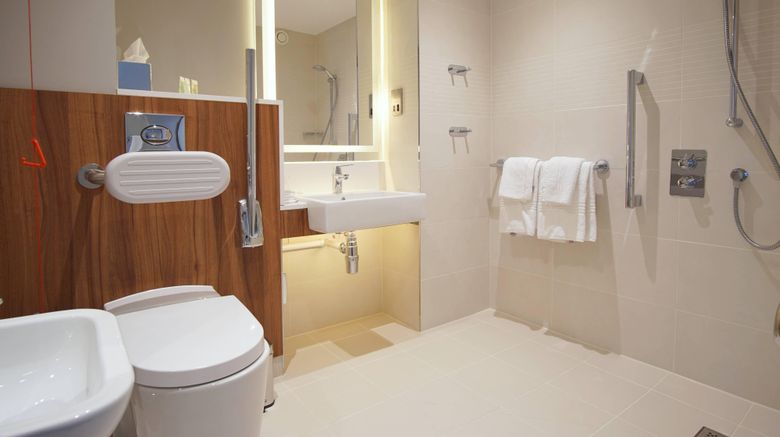 <b>Courtyard by Marriott Glasgow Airport Room</b>. Images powered by <a href="https://www.leonardoworldwide.com/" title="Leonardo Worldwide" target="_blank">Leonardo</a>.