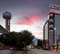 Courtyard Dallas Downtown/Reunion Dist Exterior