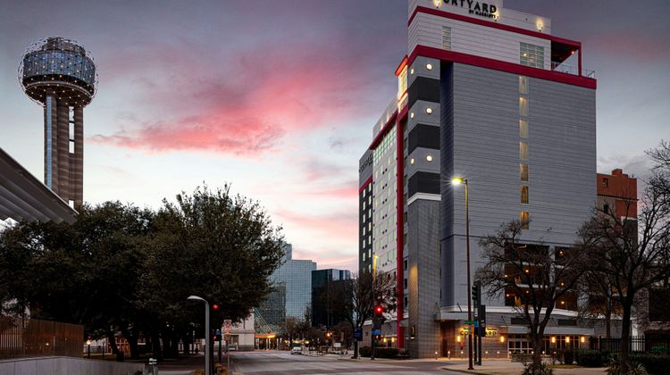 Courtyard Dallas Downtown/Reunion Dist Exterior