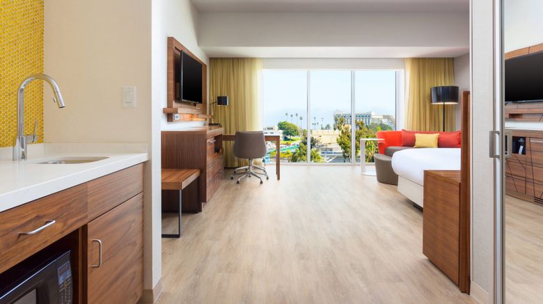 <b>Courtyard Santa Monica Room</b>. Images powered by <a href="https://www.leonardoworldwide.com/" title="Leonardo Worldwide" target="_blank">Leonardo</a>.